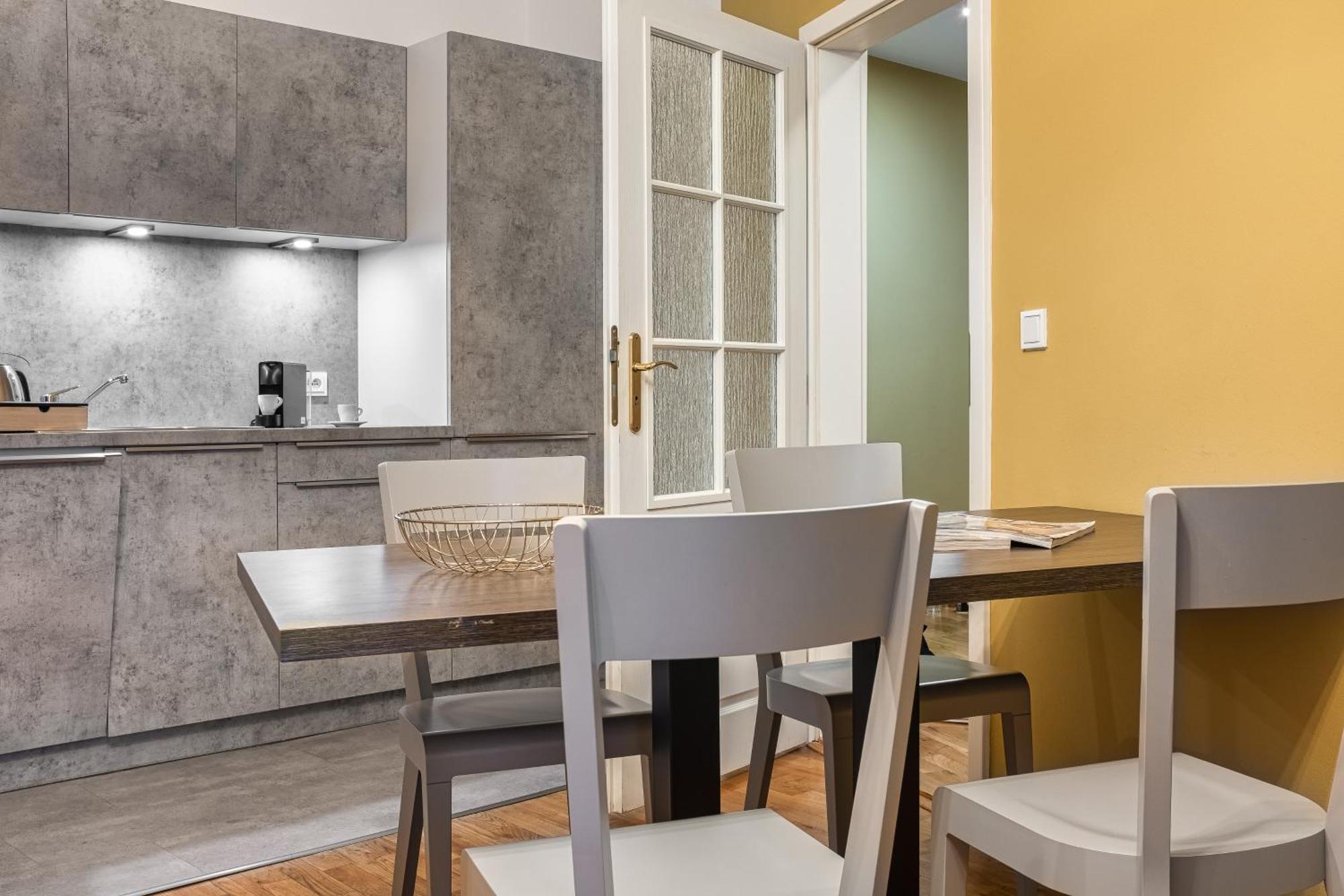 One-Bedroom Apartment,1537123786:JPEG